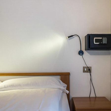 Casa Carlotta Apartment มัลเชซิเน ภายนอก รูปภาพ
