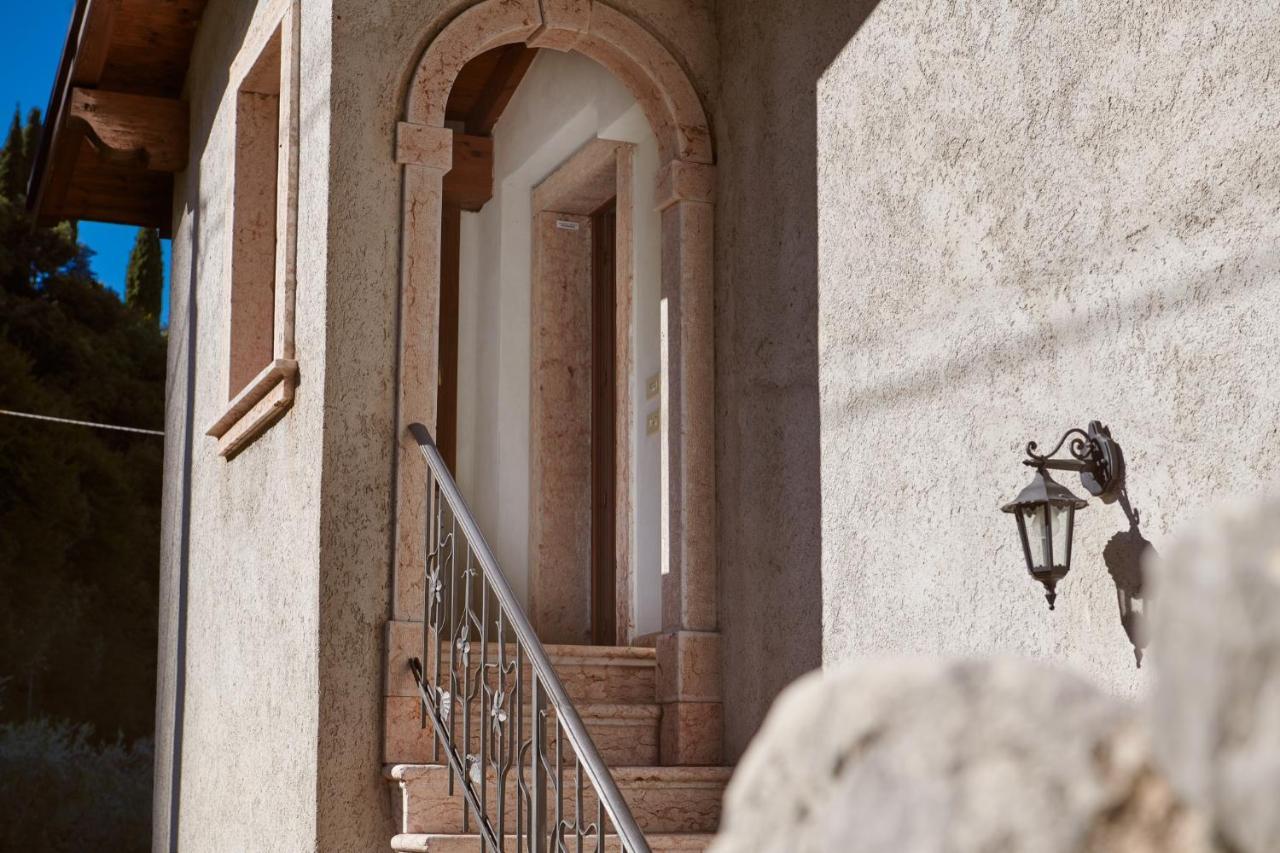 Casa Carlotta Apartment มัลเชซิเน ภายนอก รูปภาพ